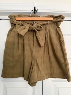 Good Luck Gem High-Waist Paperbag Shorts - Olive Brown
